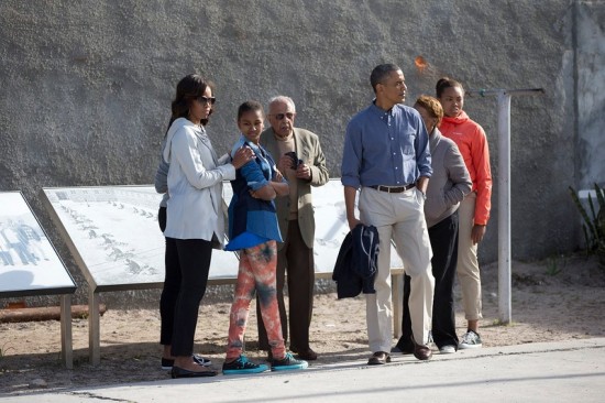 Barack Obama, Michelle Obama, Sasha Obama,  Leslie Robinson, Marian Robinson, Ahmed Kathrada